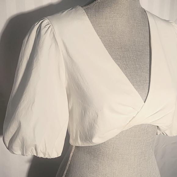 Forever 21 White V-Neck Cropped Knot Front with Puffy Sleeves Blouse, Size: M - Picture 4 of 9